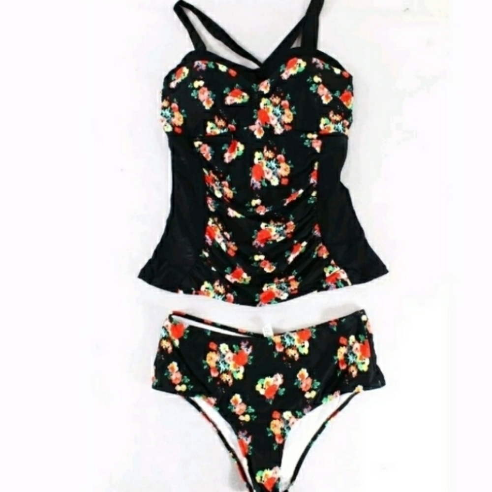 NWT PZZ BEACH Top and bottom swim PLUS 2 pc set